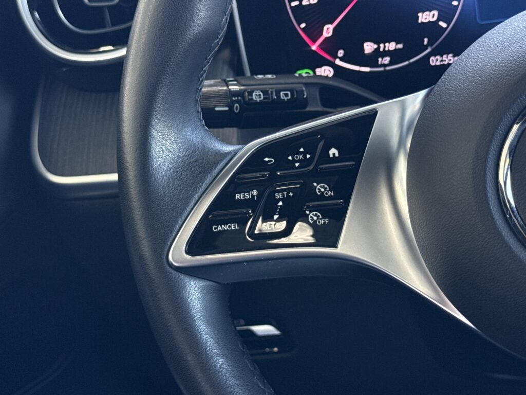 2025 Mercedes-Benz  GLC 300