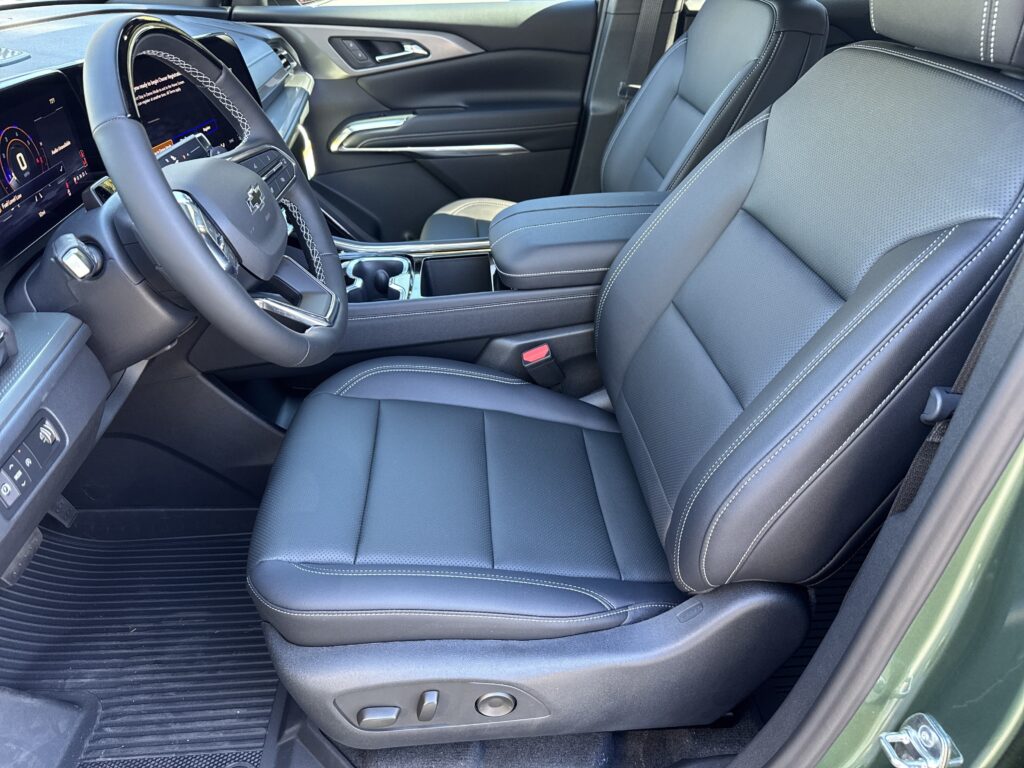 2027 Chevrolet Traverse FWD LT