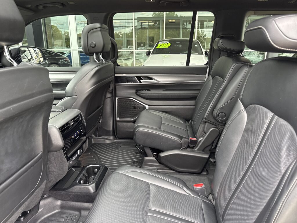 2025 Jeep Wagoneer Series II Carbide