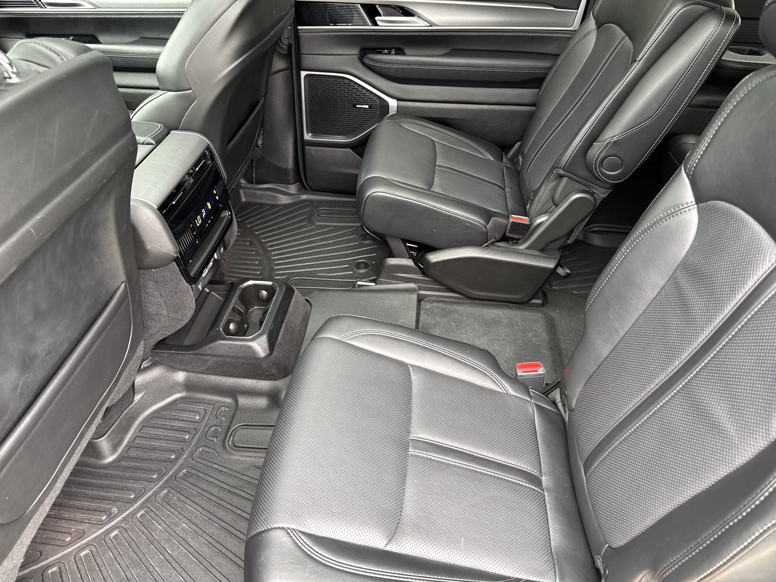 2025 Jeep Wagoneer Series II Carbide