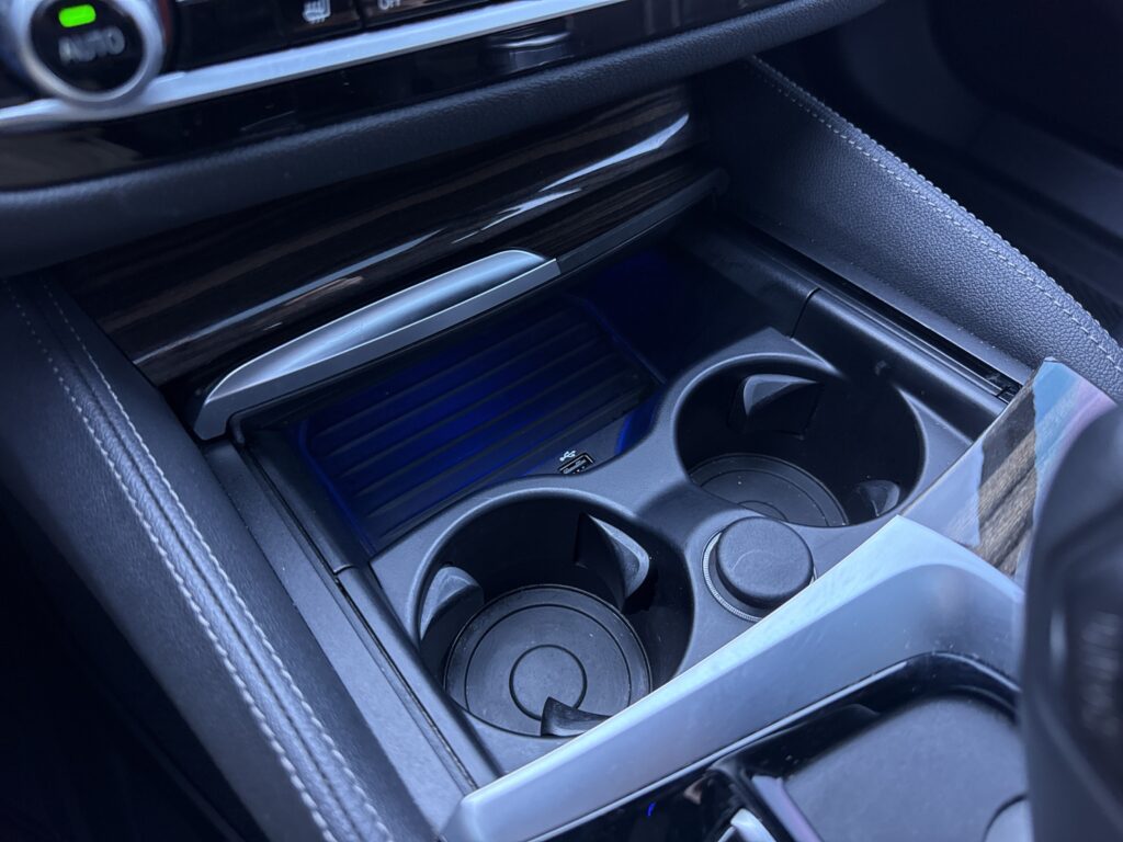 2022 BMW  M550i xDrive