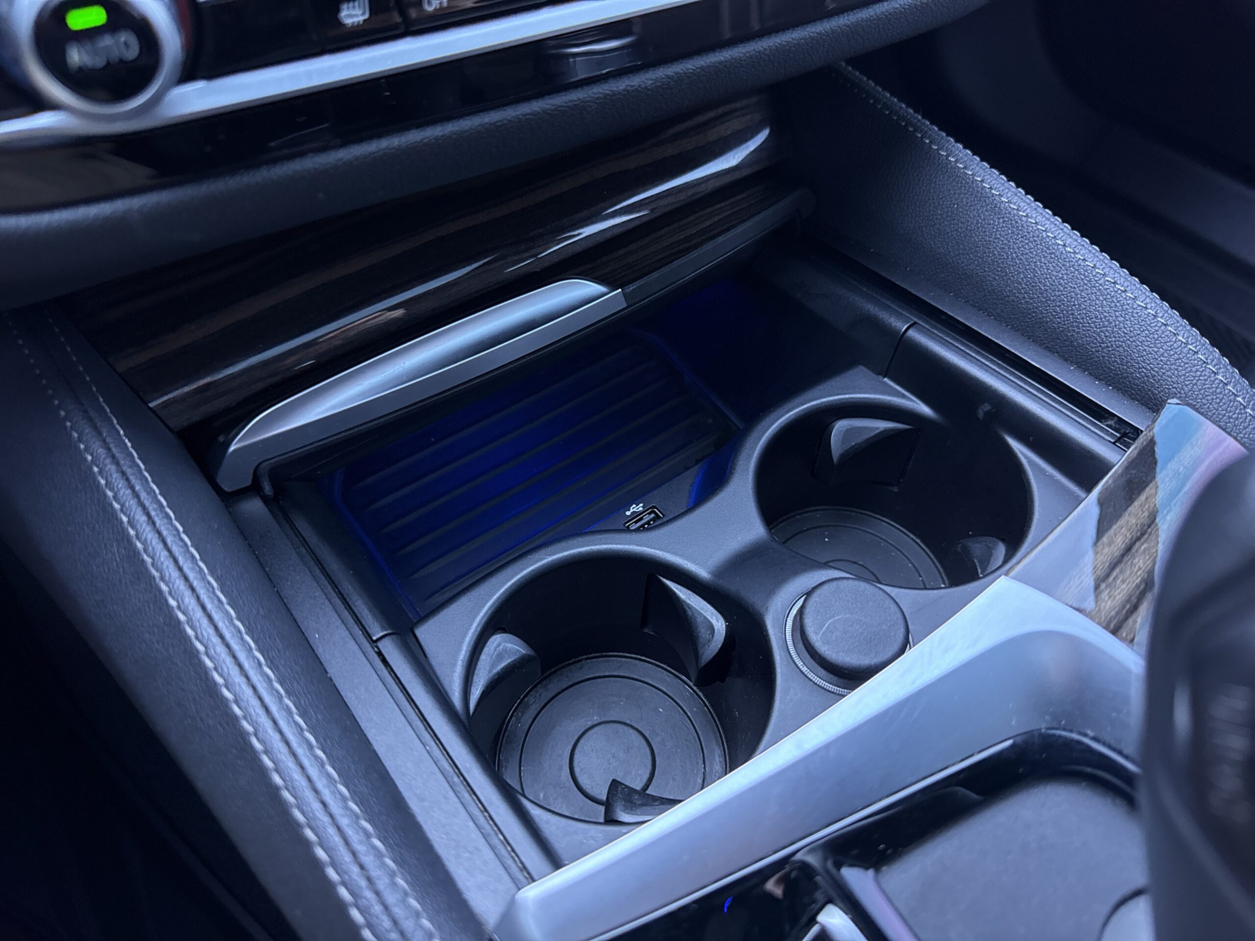 2022 BMW  M550i xDrive